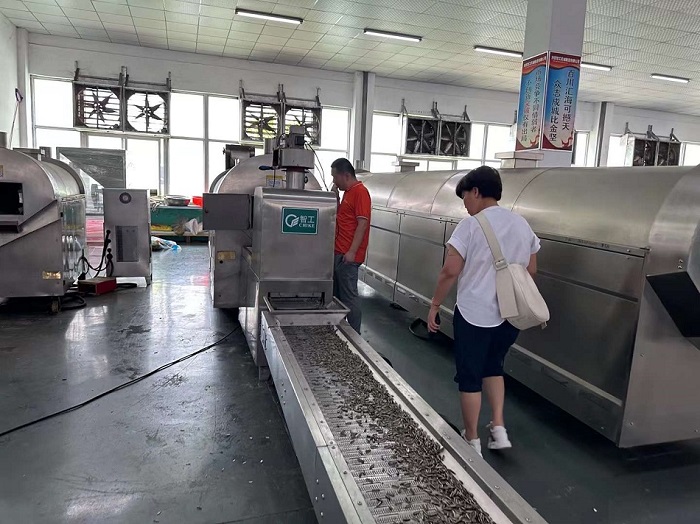 流水線電磁炒貨機(jī) 流水線電磁炒貨機(jī)